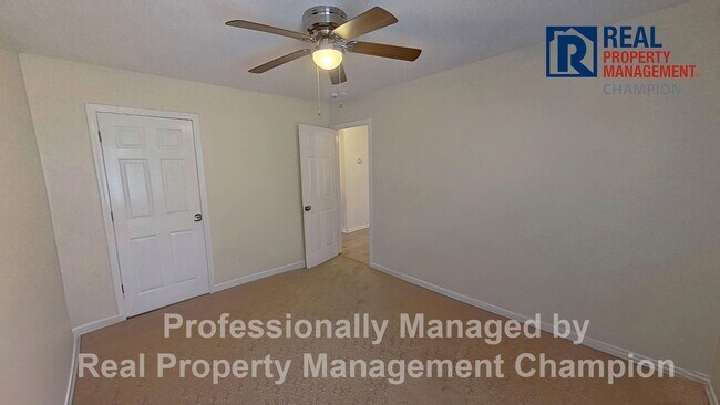 Building Photo - Adorable 3 BD/ 1.5 BA Home with Attached Garage and Large Fenced Yard