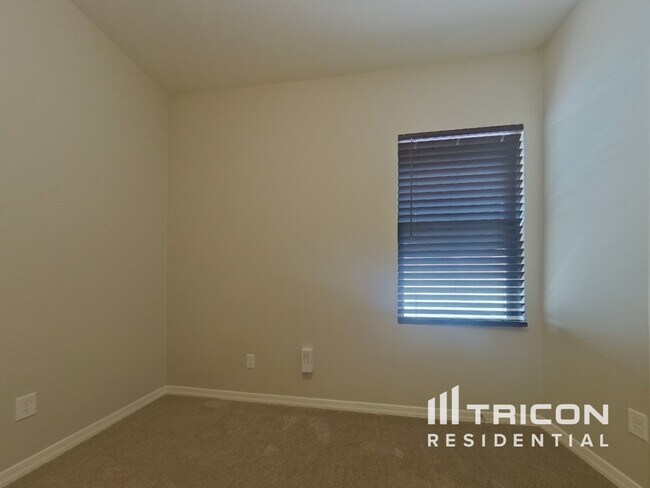 Building Photo - 19651 W Palo Verde Dr