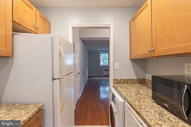 Building Photo - 201 N George Mason Dr