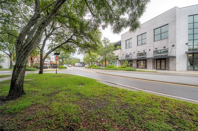 Building Photo - 762 S Village Cir