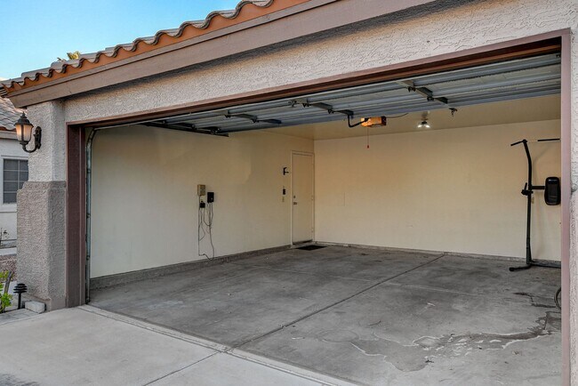 Building Photo - Fully Furnished 1-Story Home for Rent in t...