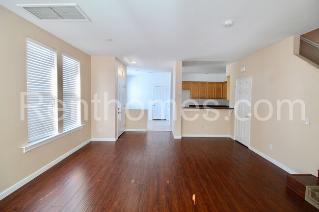 Building Photo - 1157 S Cabrillo Dr