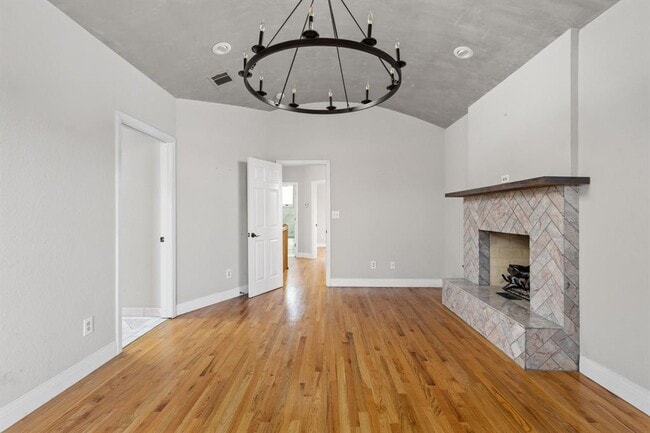 Building Photo - 2203 Lindell Ave