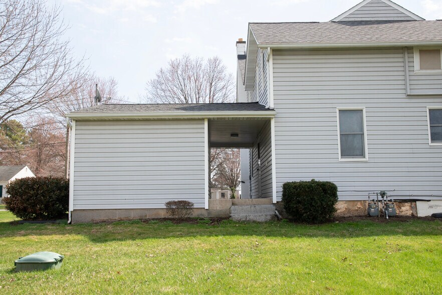 Building Photo - 1366 Lititz Rd