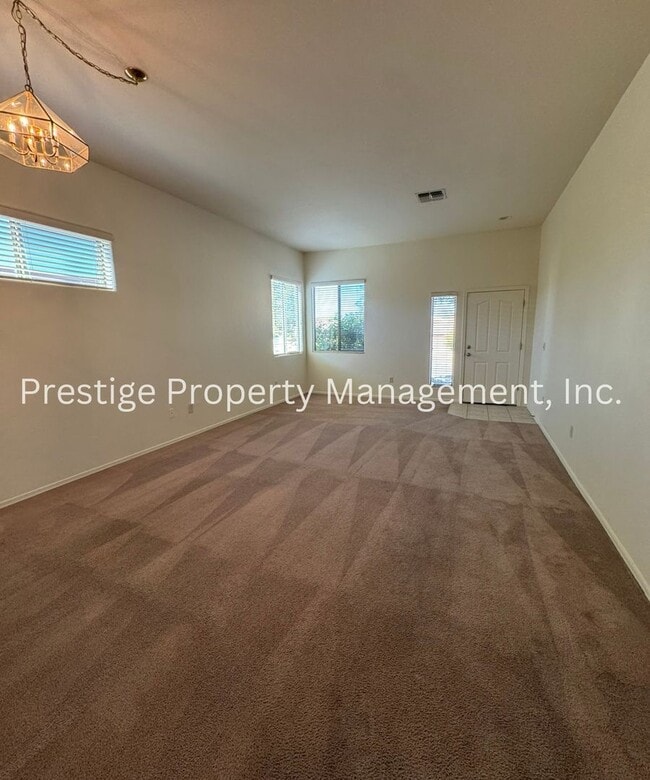 Building Photo - 3/2 Spacious Vail Home, Must See!