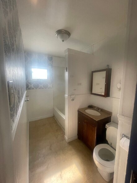 Building Photo - 49 Cohasset St
