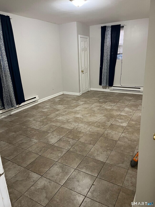 Building Photo - 40 Jane St