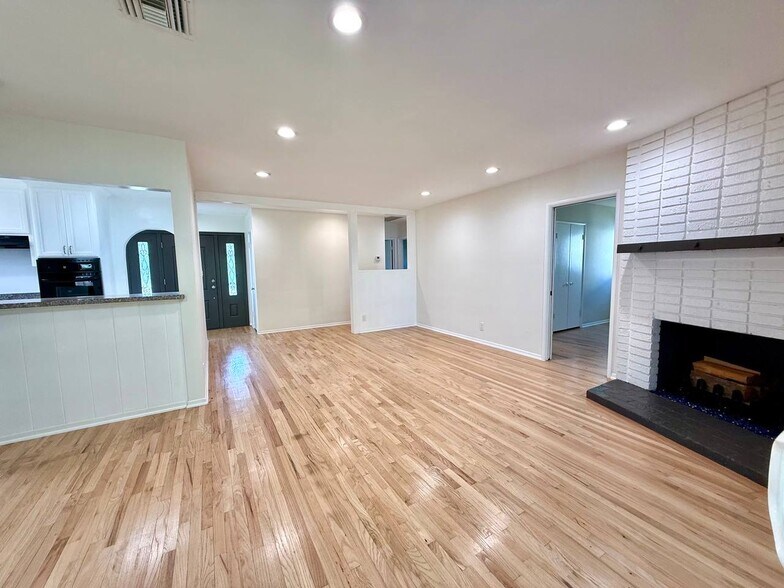 Building Photo - 22051 San Miguel St