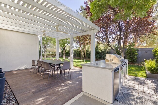 Building Photo - 9301 St James Cir