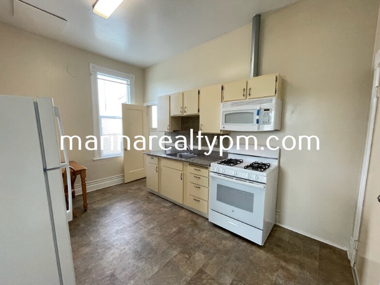 Primary Photo - 1319 Sonoma Blvd