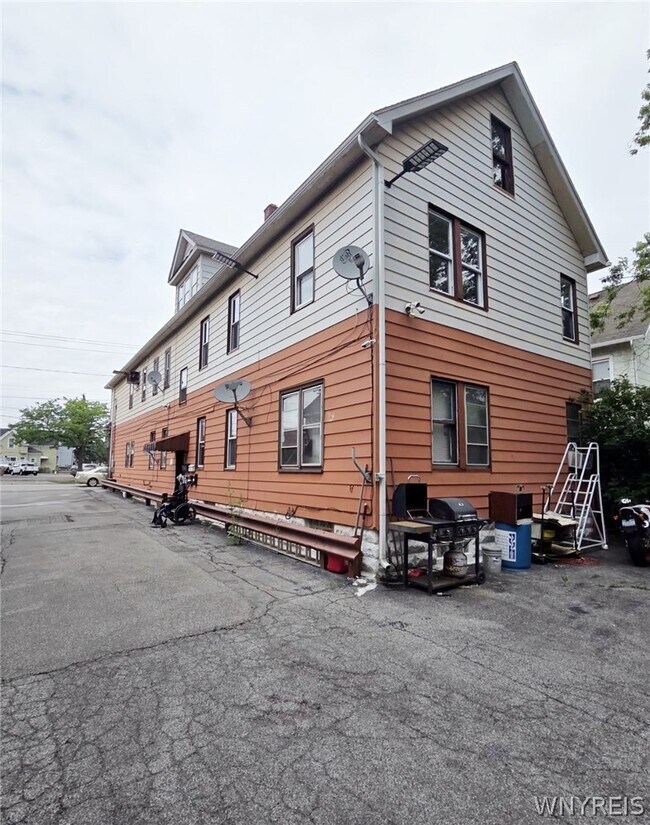 Building Photo - 1037 Walden Ave