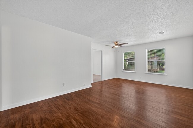 Building Photo - 7021 Oleander Ln