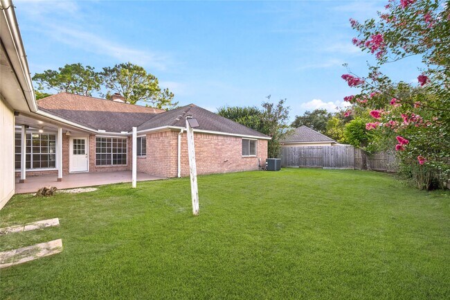 Building Photo - 15911 Moonrock Dr
