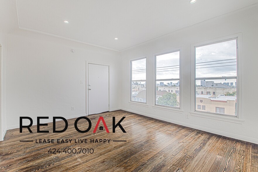 Primary Photo - 4811 Melrose Ave