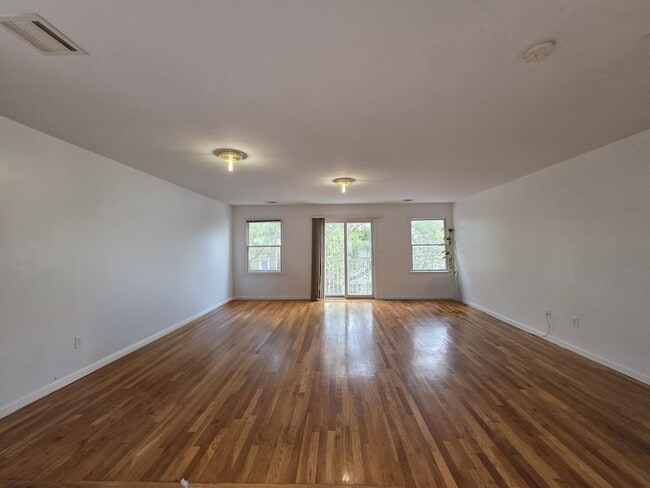 Building Photo - 14 Nevin St