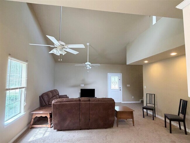 Building Photo - 236 Piney Ridge Dr