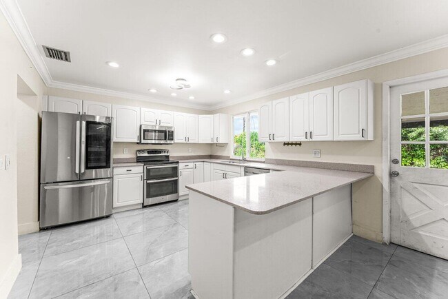 Building Photo - 110 W Rubber Tree Dr