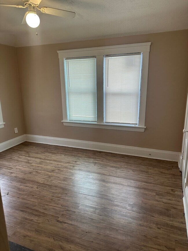 Building Photo - Nice Three Bedroom home