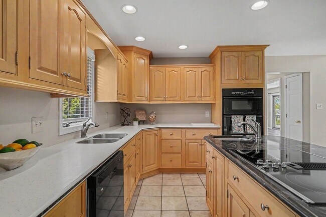 Building Photo - 209 Casparus Way