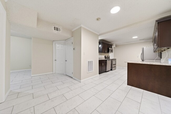 Building Photo - 235 Savely Dr
