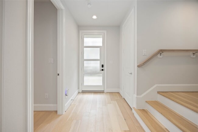 Building Photo - 610 Delmar St