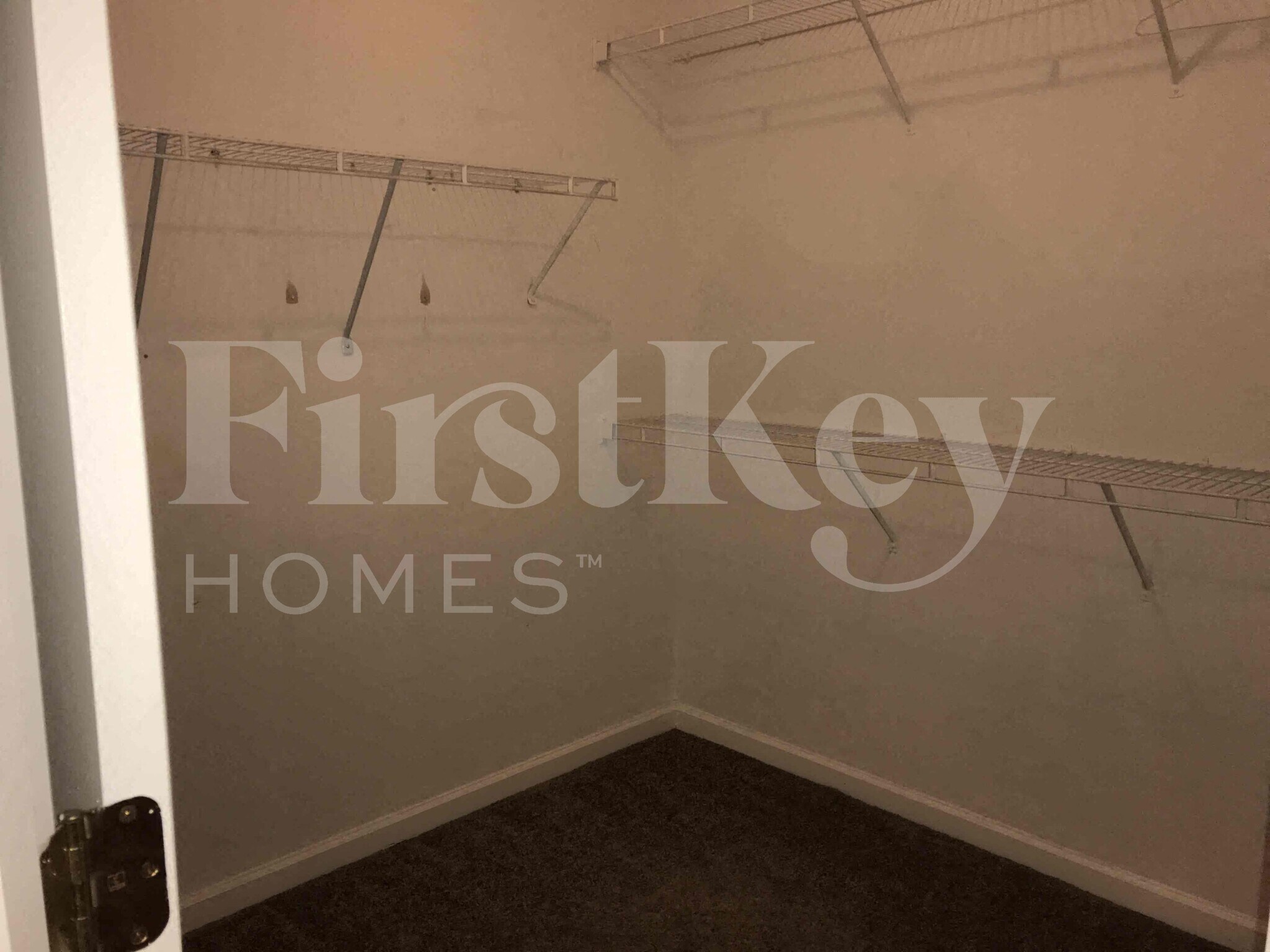 Building Photo - 7142 Queens Crown Ct