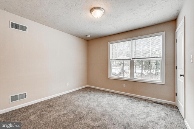 Building Photo - 180 Breezewood Dr