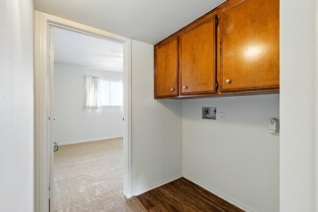 Building Photo - 9641 Hollock St