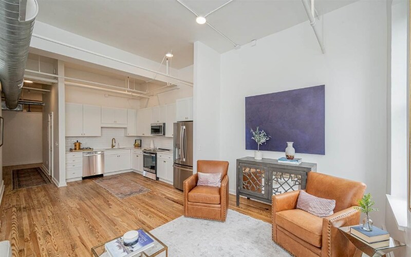 Primary Photo - 300 20th St N
