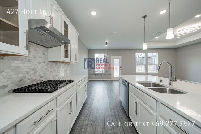 Building Photo - 427 Holt Ln