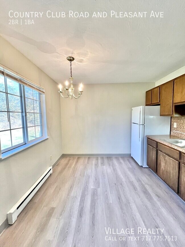 Building Photo - 605 Country Club Rd