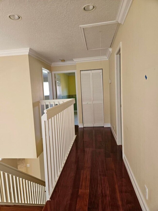 Building Photo - 7526 Pinewalk Dr S