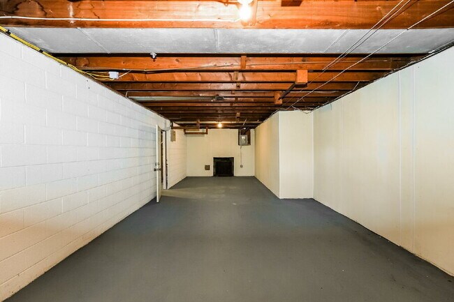 Building Photo - 4991 E Wallings Rd