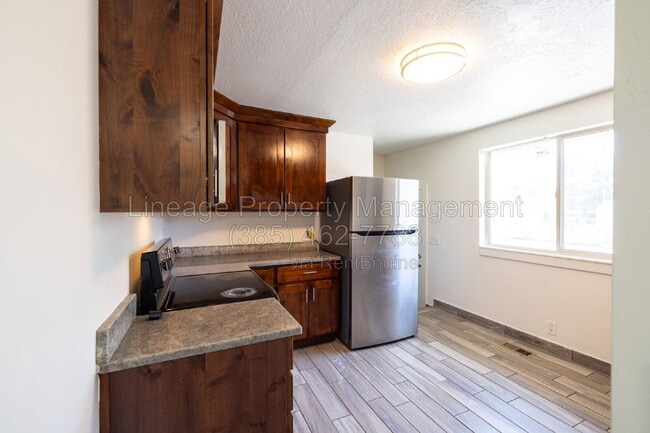 Building Photo - 1223 Emery St W