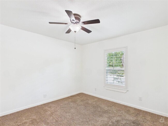 Building Photo - 6211 Manor Rd