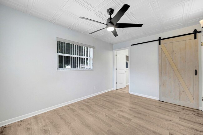 Building Photo - 1028 Coronado Dr