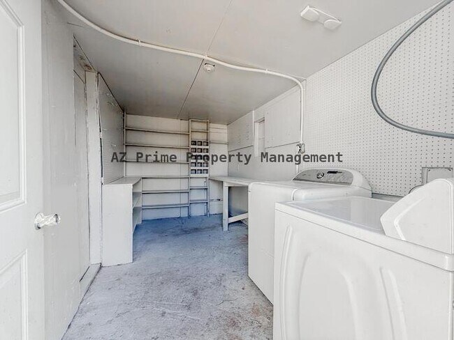 Building Photo - 17401 E Meadow Ln