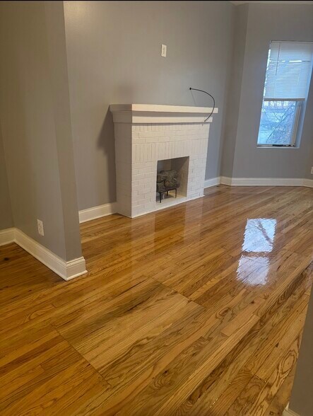 Building Photo - 5529 W Monroe St