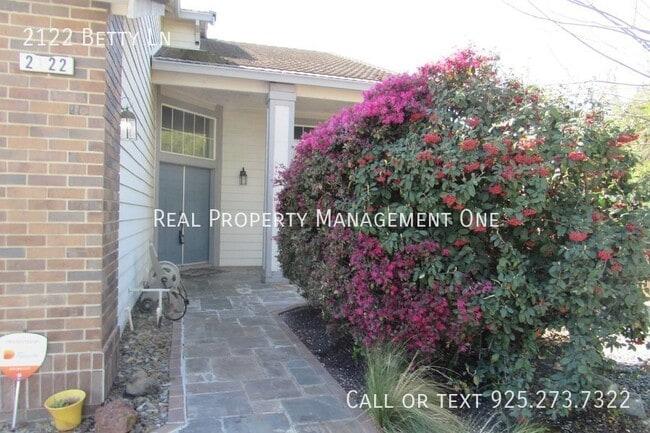 Building Photo - 2122 Betty Ln