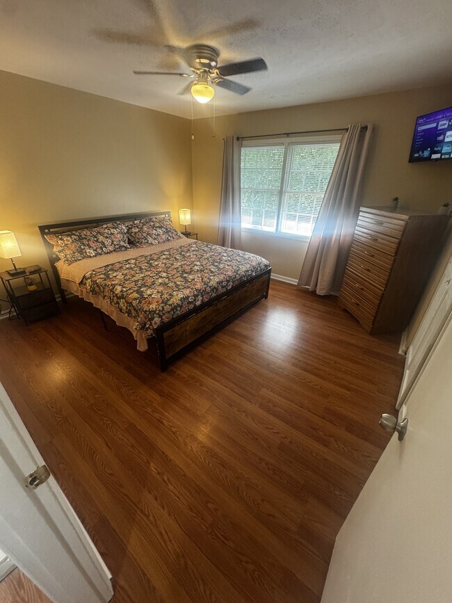 Building Photo - 127 Eaglewood Way