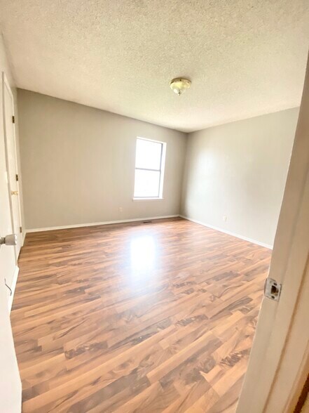 Building Photo - 1408 Christy Dr