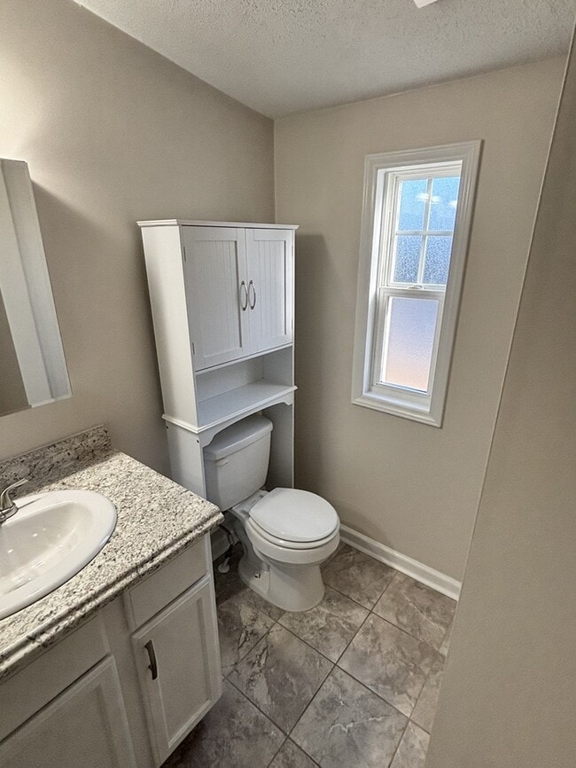 Building Photo - 828 Woodall Dairy Rd