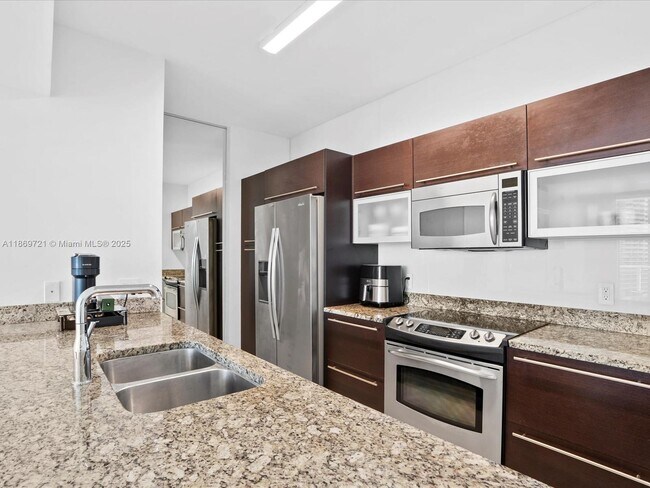 Building Photo - 951 Brickell Ave