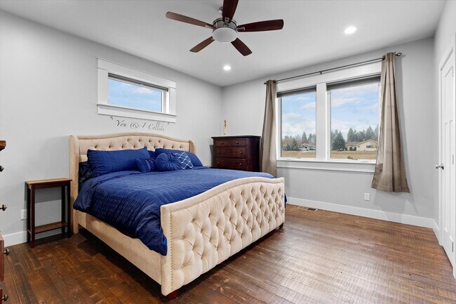 Building Photo - 1015 Riparian Dr