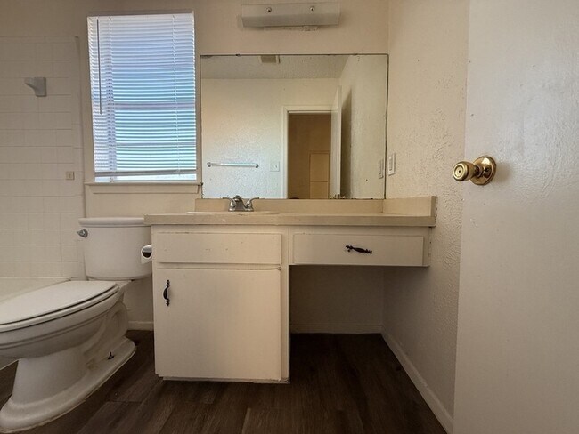 Building Photo - 1021 Pleasant Valley Ln