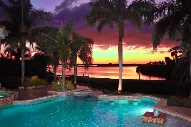 Building Photo - 1363 Oceanview Dr