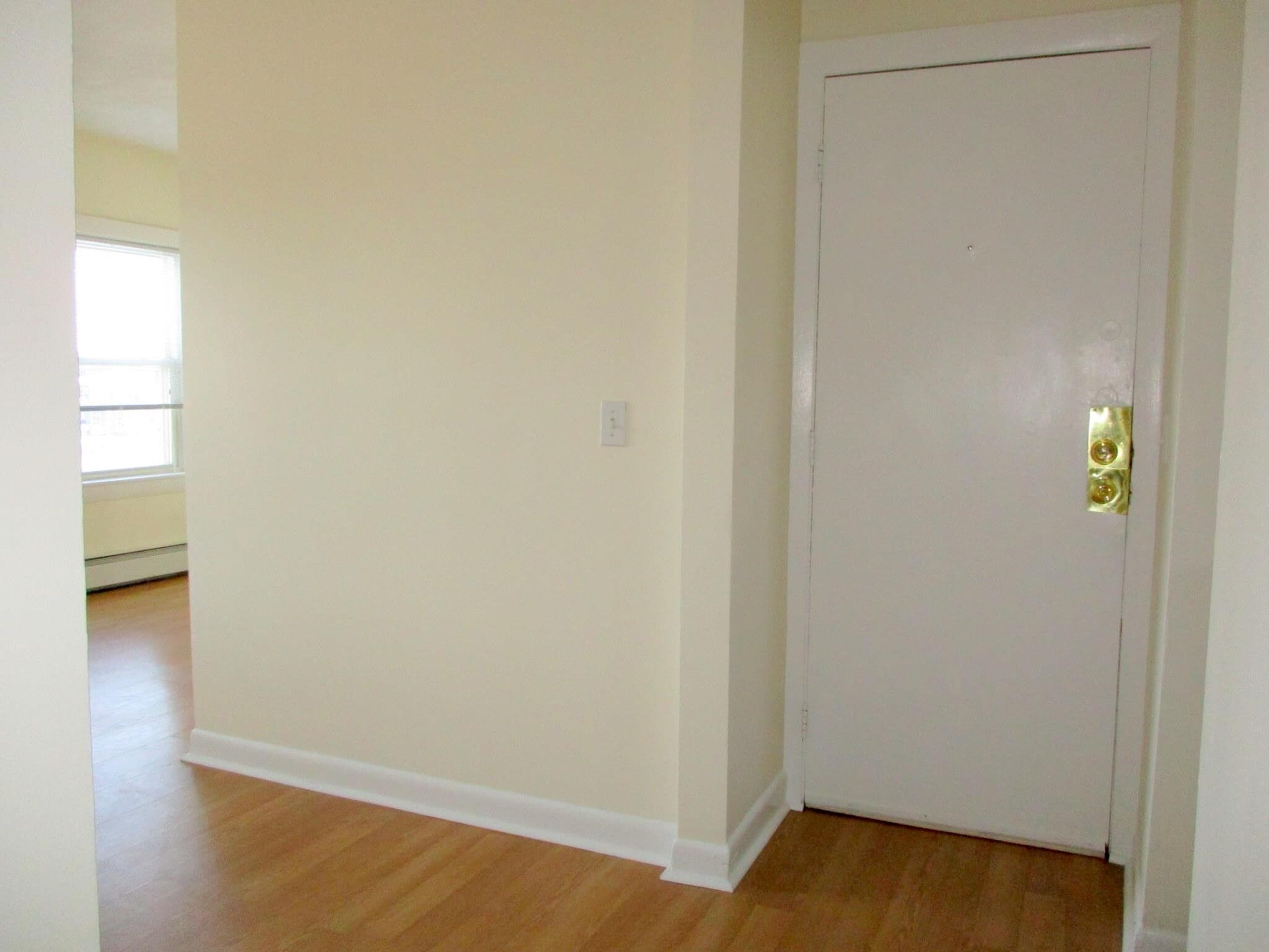 Building Photo - 2 Central St