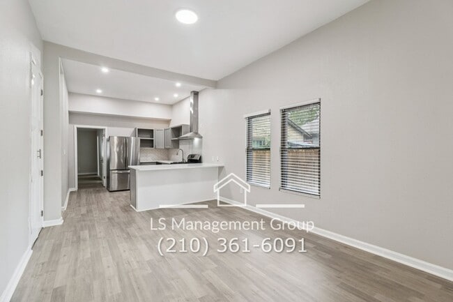 Building Photo - 622 Denver Blvd