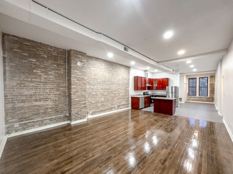 Primary Photo - 3345 N Clark St