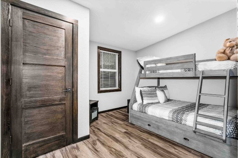 Building Photo - 1146 E Gudgell Ave